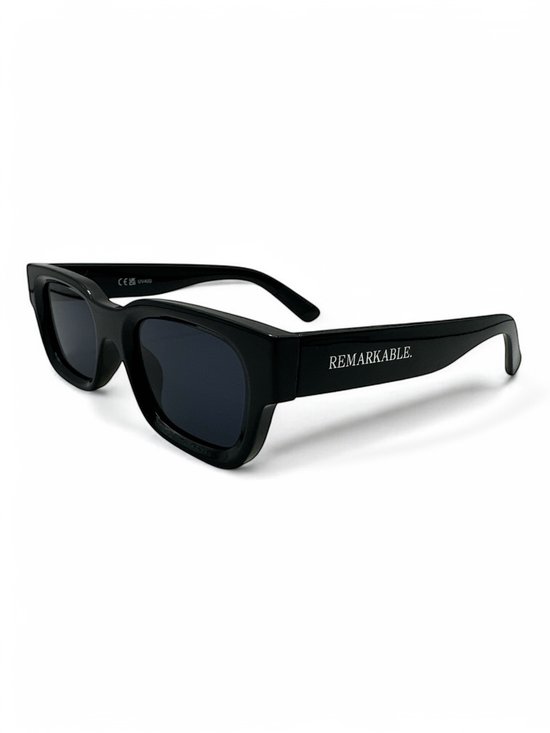 The Brand Remarkable - Zonnebril Unisex - Zonnebril Dames - Zonnebril Heren - Vierkante Zonnebril - Zwart - UV400 - Luxe, Duurzame & Trendy Zonnebril - Designer Zonnebril - Mode Zonnebril 2025 - Inclusief Beschermhoes - Polariserend Look van The Brand Remarkable — afbeelding 2