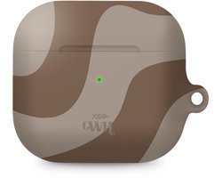 xoxo Wildhearts hoesje geschikt voor AirPods 4 - Ride With Me Brown - Ook als telefoonhoesje verkrijgbaar - schokbestendige case - koptelefoonhoes - Beschermhoes met met golvende print - golven - beige / bruin