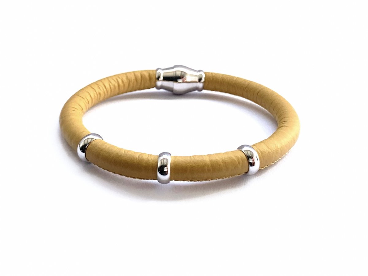 NIEUW! Jolla - dames armband zilver - leer - magneetsluiting - bedels - Single Silver - Geel