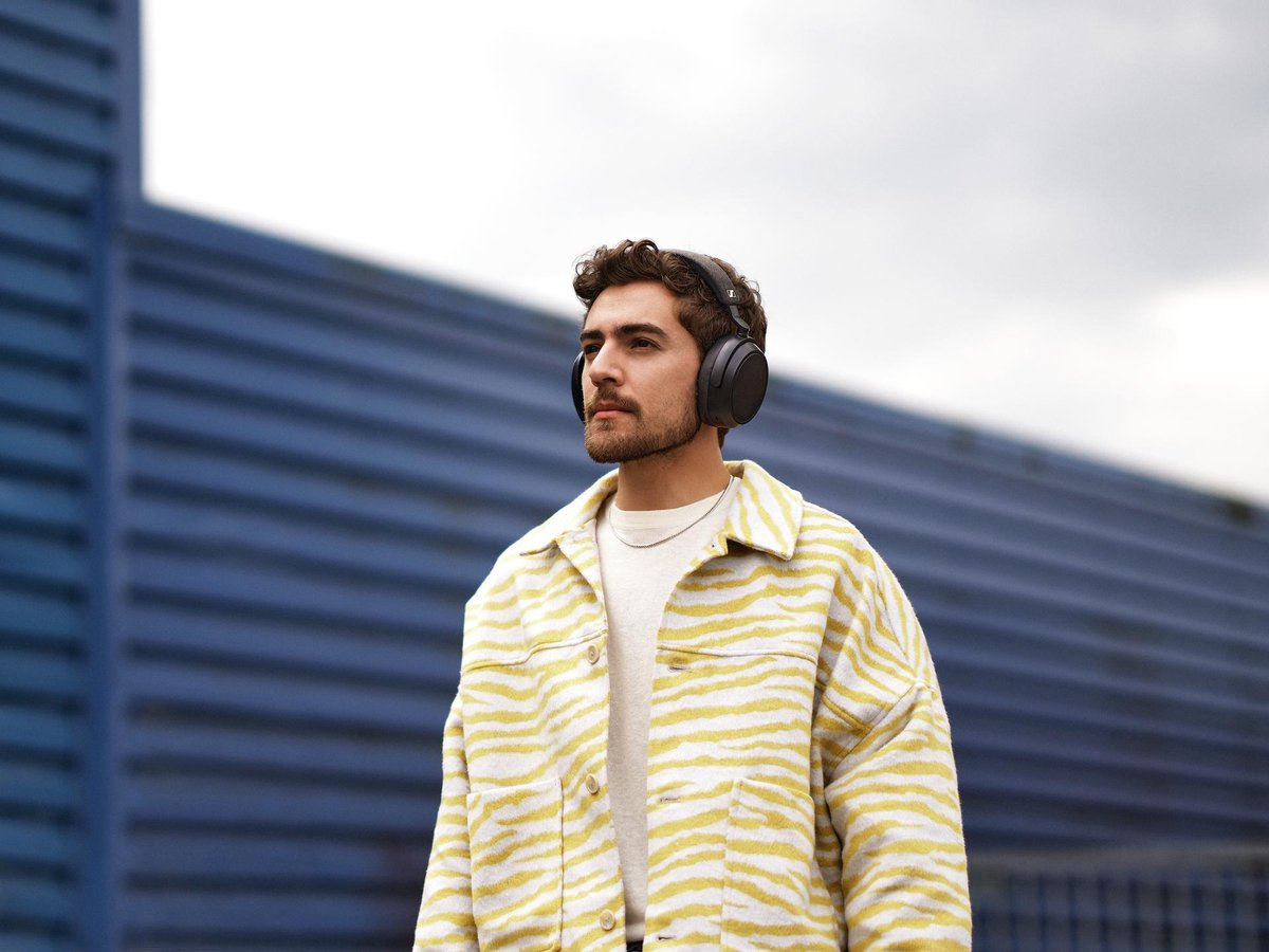 Sennheiser MOMENTUM 4 Wireless - Draadloze over-ear koptelefoon met Noise Cancelling - 60u batterij - Snelladen – 4 Microfoons - Zwart — afbeelding 4
