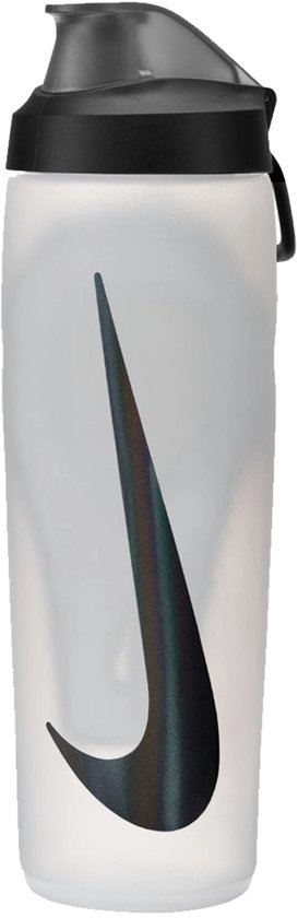 Transparante Nike bidon met zwarte Swoosh en zwarte dop met open tuit.