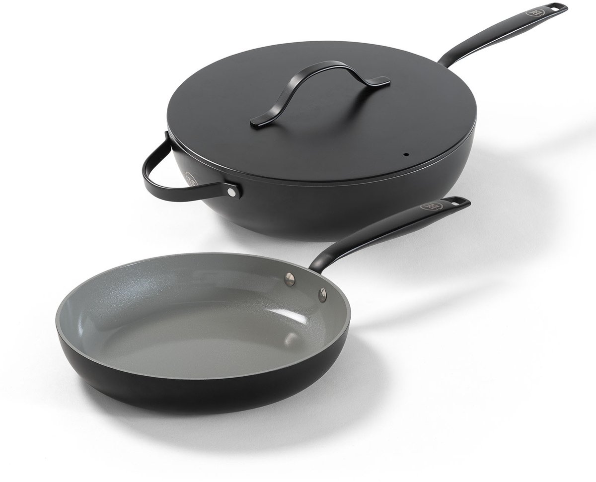 BE Living 2-delige Pannenset - Ø 28 cm Koekenpan + Ø 30 cm Wokpan - Bakpan - Keramisch - PFAS Vrij Anti Aanbak - Inductie Pannen - Zwart - Essential Series