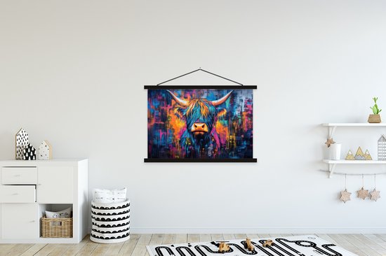 Posterhanger incl. Poster 150x100 cm - Schoolplaat - Schotse Hooglander - Abstract - Kleurrijk - Textielposter - Zwarte latten