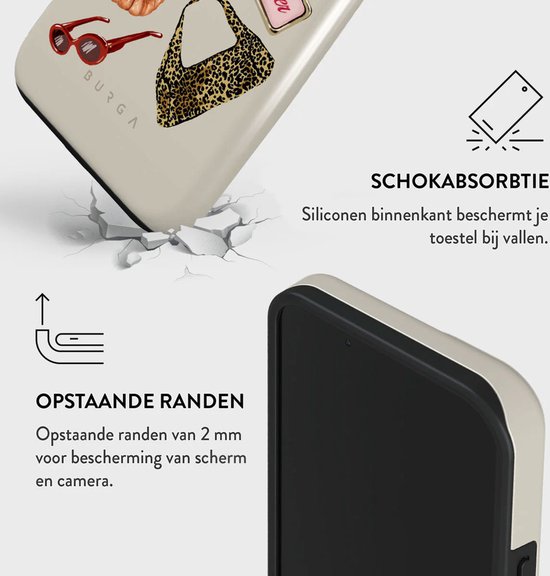 Telefoonhoesje met roodgeribde zonnebril, luipaardprint tas, kersen en "Player" bedeltjes. Off-white achtergrond.