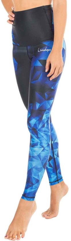 Gedetailleerde weergave van een zwarte legging met een geometrisch blauw veelhoekig patroon.