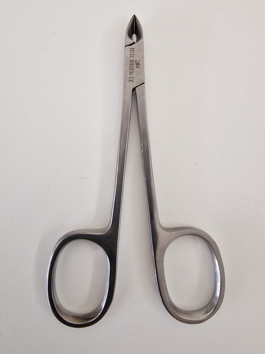 Belux Surgical Instruments / Nagelriemschaartje 10.5cm