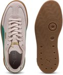 Roze Puma sneakers, een van bovenaf gezien, de ander met bruine zool.