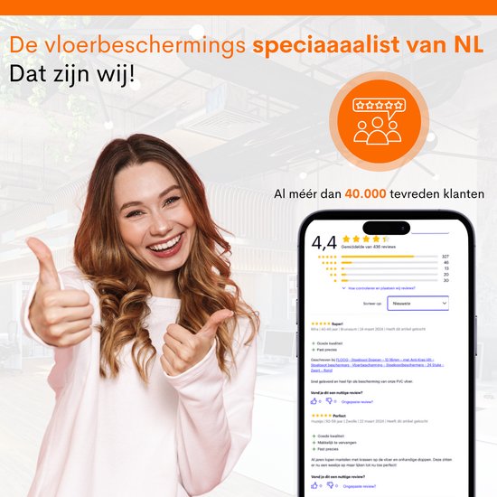 Vrolijke vrouw met duimen omhoog, naast een smartphone die een 4,4-sterrenrecensie toont.