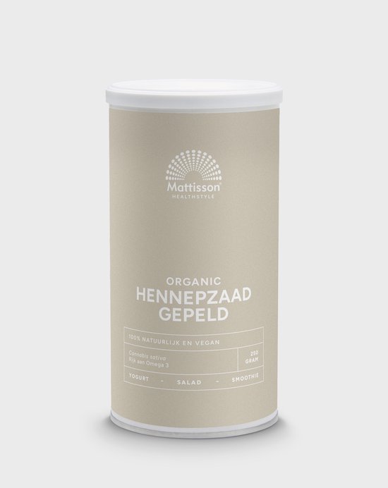 Lichtgrijze ronde verpakking met Mattisson logo. 'Organic Hennepzaad Gepeld' staat centraal.