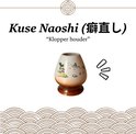 Keramische Kuse Naoshi (houder) met landschapsschildering, voor het bewaren van de matcha klopper.