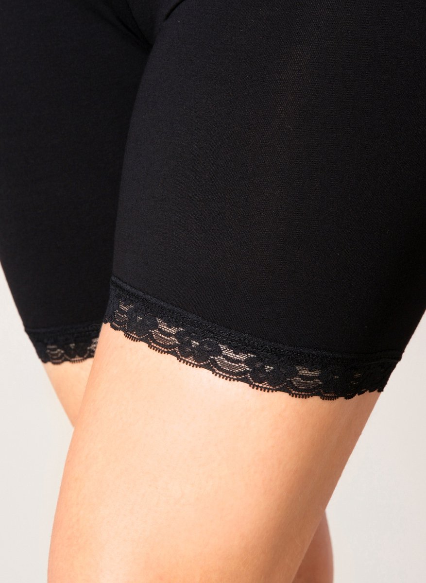 BASE LEVEL Keilani Short - Black - maat 42