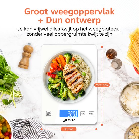 Witte digitale keukenweegschaal met blauw display, waarop '280.1g' staat. De weegschaal heeft een groot weegoppervlak (16 cm x 22.9 cm) en is omringd door ingrediënten.