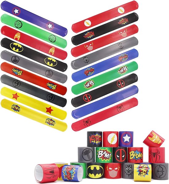 Kies Met De Hand Het Vinkje Op Het Blok Van Houten Handspeelgoed Met Het Kruissymbool Voor Echte Valse Veranderende Denkwijze Een Manier Om Image251687905
