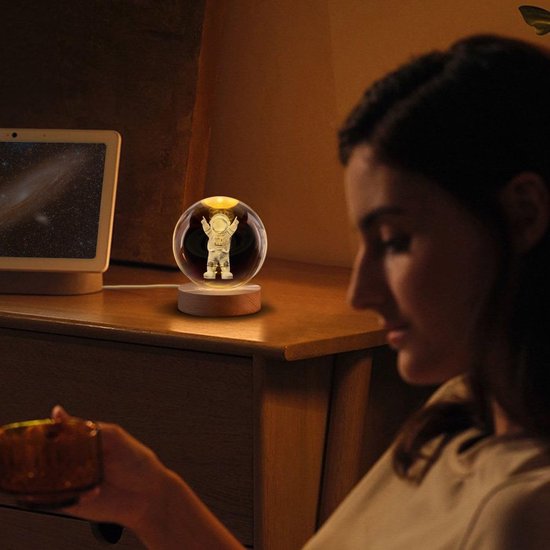 3D Kristallen Bal Astronaut - Nachtlampje - LED Glas Licht Hologram lamp met Massief Houten Basis - Nachtlamp - Cadeau idee - Verlichting - USB aansluiting - Woondecoratie van Merkloos — afbeelding 5