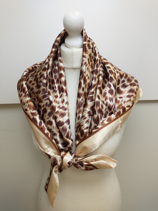 Vierkante dames sjaal Anniek-panterprint-beige bruin cacao donkerbruin-90x90-halssjaal neksjaal