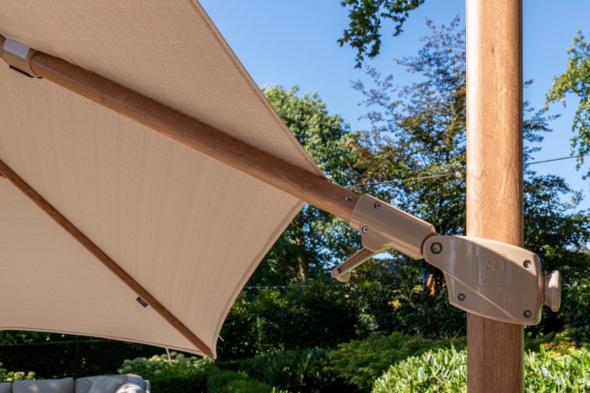 4 Seasons Outdoor Siesta Premium zweefparasol Ø350 cm - zand / houtlook frame