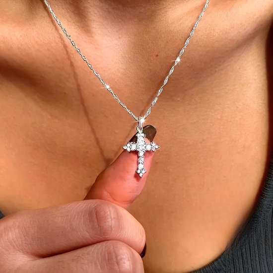 Collier pour femme en argent S925 avec pendentif croix – Cadeau brillant, hypoallergénique et symbolique