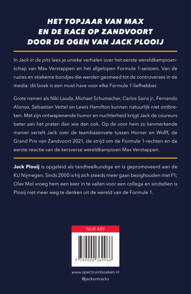 Boek 'Het Topjaar van Max en de race op Zandvoort door de ogen van Jack Plooi' met barcode.