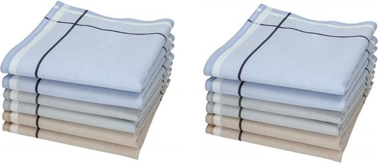 Twee stapels lichtblauwe, grijze en beige zakdoeken met ruitpatroon en donkere strepen.
