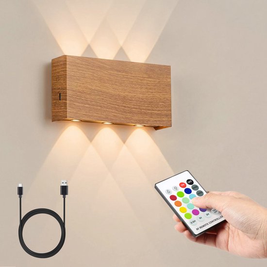 Houten wandlamp met 3 lichtbundels omhoog en omlaag, inclusief USB-kabel en RGB afstandsbediening.