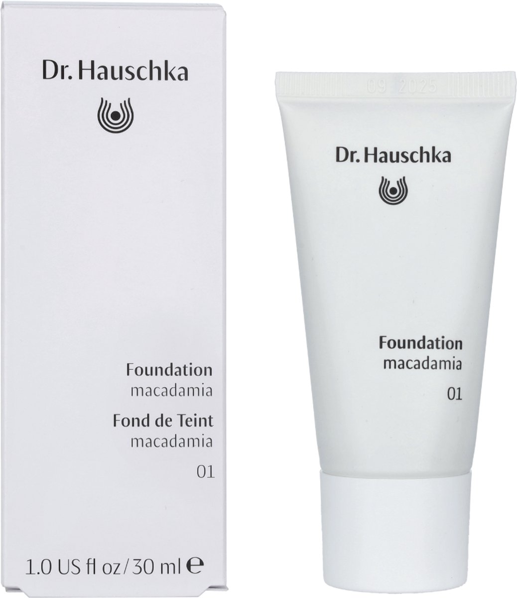 Foundation 30 ml - #01 Macadamia van Dr. Hauschka in #01 Macadamia – productfoto