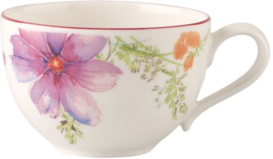 Tasse blanche avec des fleurs violettes et oranges et un bord rouge.