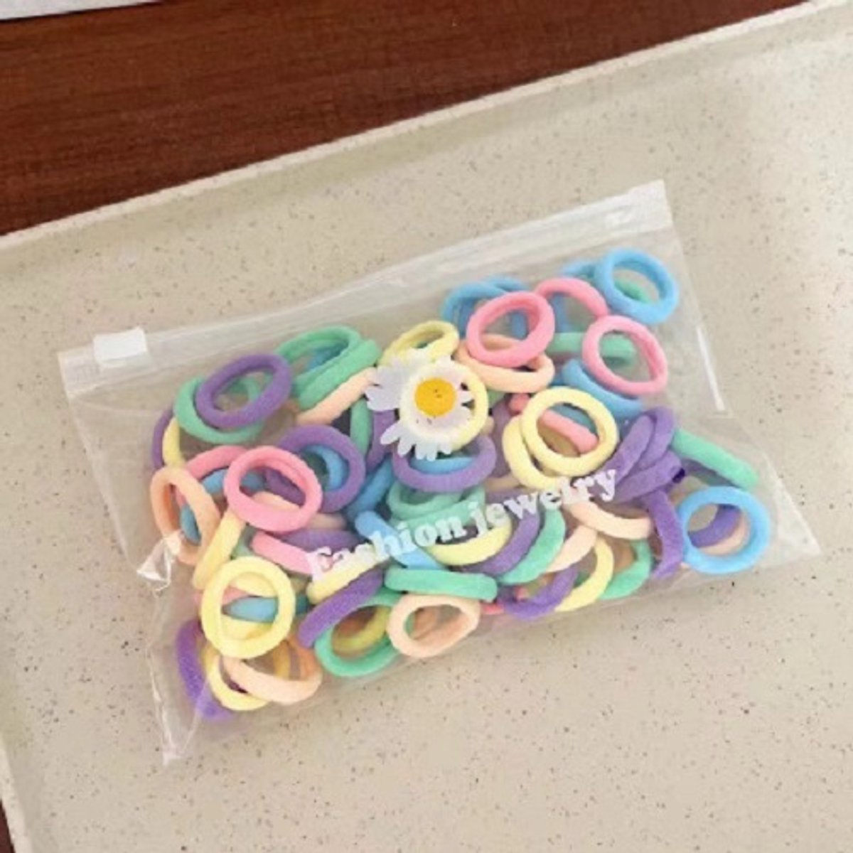Haarelastiekjes mini endless. 50 stuks pastel tinten. 2cm breed. kleine haarelastiekjes voor meisjes - baby's