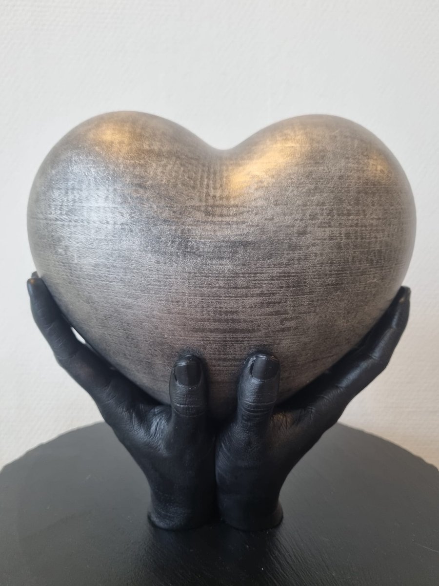 Hart urn gedragen op handen - oud zilver, zwart - 3,3 liter