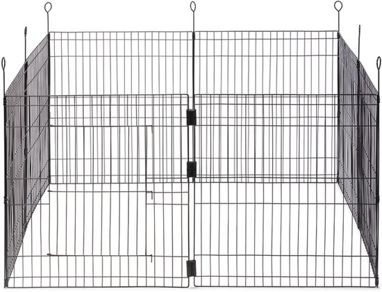 Zwarte metalen ren van 8 panelen met een deur in het midden.