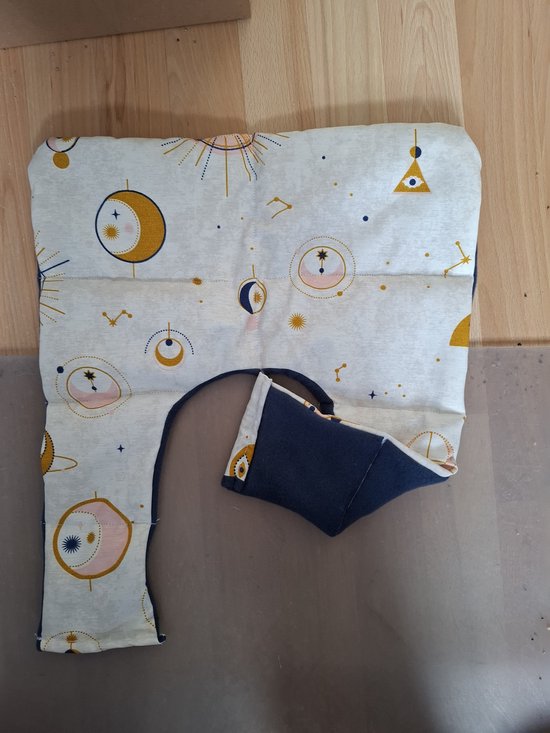 verzwaarde nekkussen- nekkussen wit heelal achterkant blauw fleece