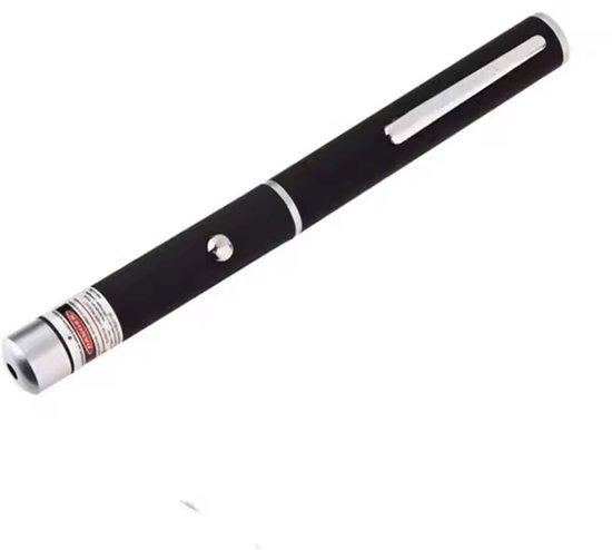 Zwarte laserpen met zilverkleurige ringen en clip, geplaatst op een witte achtergrond.