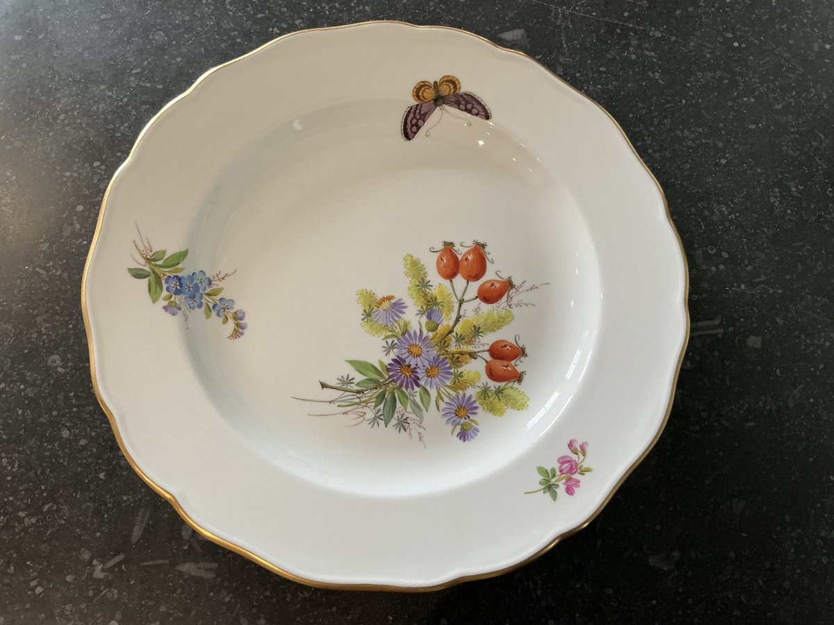 MEISSEN Shape Neuer Ausschnitt, Naturalistic flowers