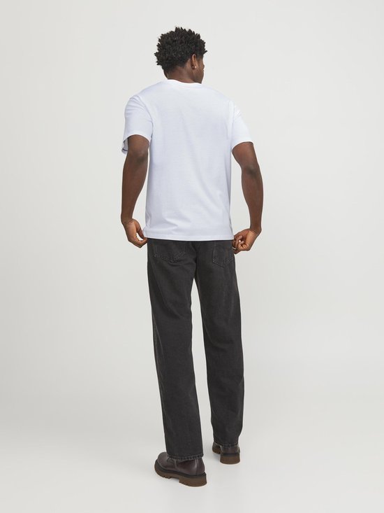 Wit T-shirt met korte mouwen, de achterkant is effen.