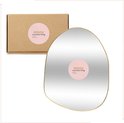 Gouden spiegel in organische vorm met verpakking, logo 'MISOU Luxurious Living'.