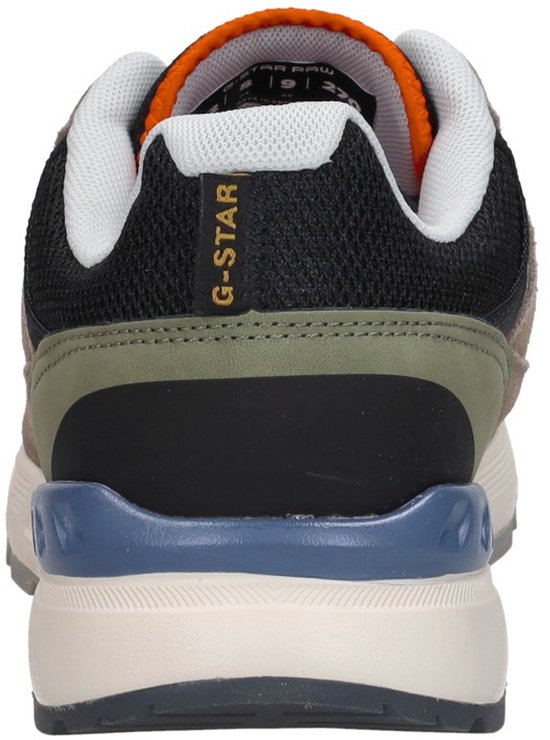 Achterzijde van de beige, zwarte en groene sneaker met G-Star branding op de hiel en een opvallende oranje kraag.
