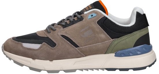 Zijaanzicht van de beige en zwarte sneaker met groene details, blauwe accenten bij de hiel en een witte zool.