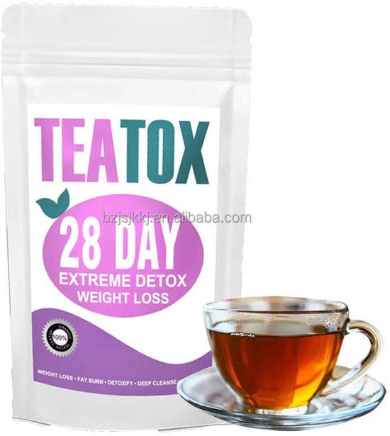 Een 'TEATOX 28 DAY EXTREME DETOX WEIGHT LOSS' verpakking naast een kopje thee met schoteltje.