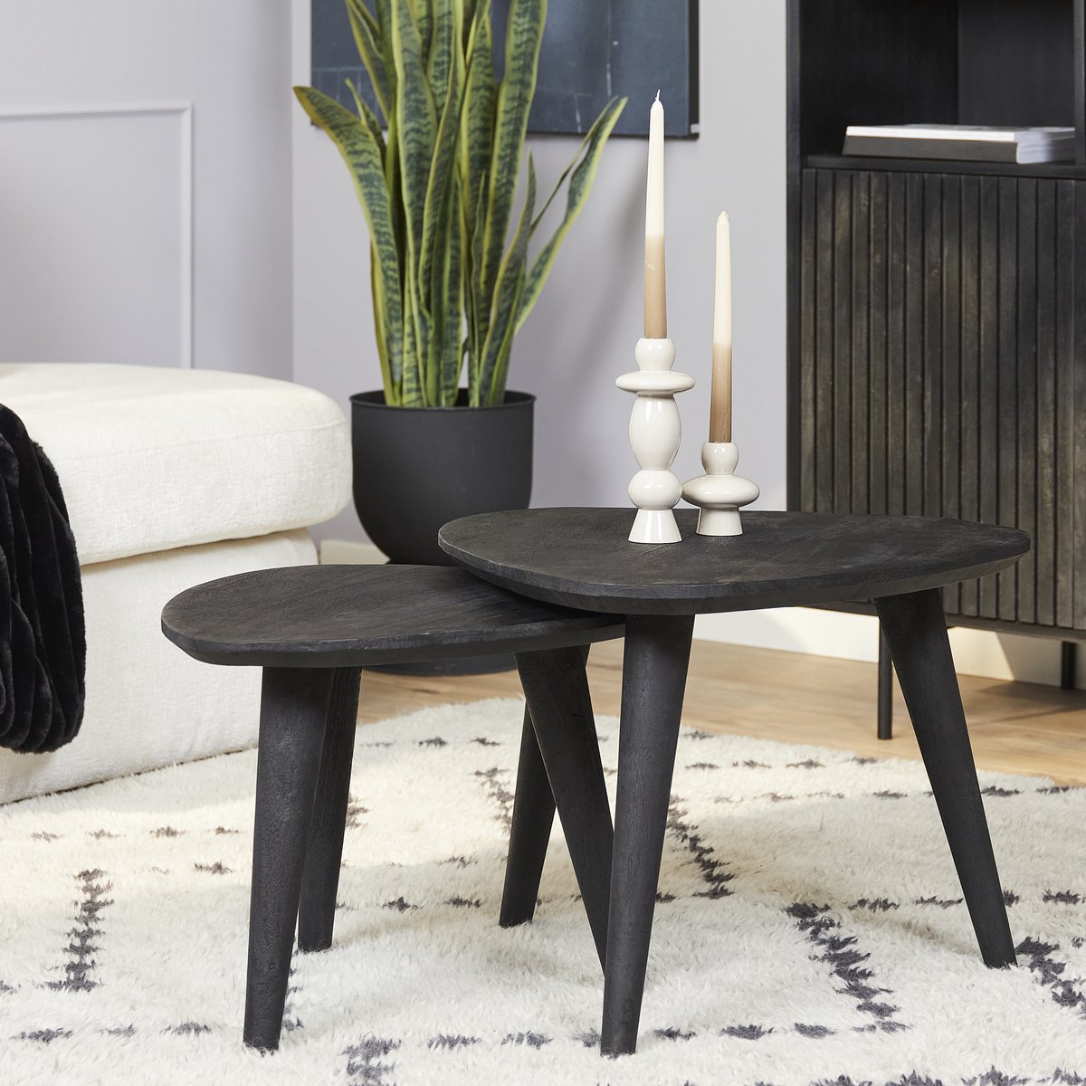 Meubels4nu - Salontafel Set van 2 - Set van 2 - Zwart Mangohout - Omaha - Driehoek - Snelle levering - Industrieel - Landelijk