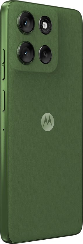 Groene Motorola telefoon met mat textuur, dubbele knoppen aan de zijkant en een vierkante cameramodule.