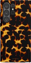 Casetastic Hoesje Geschikt voor Samsung S23 Ultra - Stijlvolle Beschermende Duo-layer Case - Gevaarlijkspoor