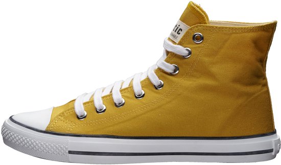 Baskets en toile à coupe Hi et capuchon White