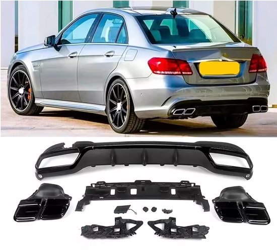Zilveren Mercedes E-Klasse sedan met AMG-stijl achterbumper diffuser en uitlaten.