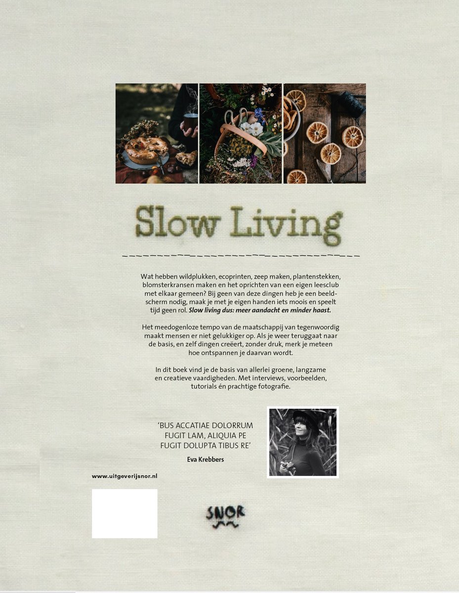 Boekomslag met drie foto's bovenaan: een taart, een mand met bloemen, en gedroogde sinaasappels. De titel 'Slow Living' is in groene letters. Daaronder tekst en een zwart-witfoto van een vrouw met hoed.