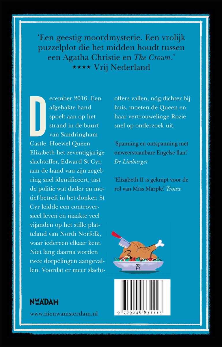 Achterkant van het boek 'De moord op Sandringham Castle' met tekst en een afbeelding van een gebraden kip.