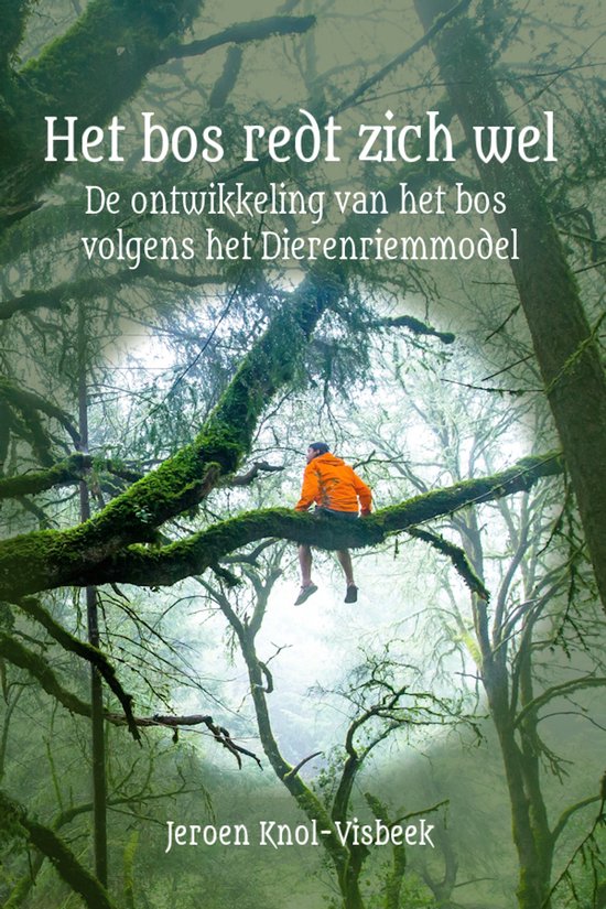 Man in oranje jas zit op een tak in een mistig bos. Tekst: Het bos redt zich wel.
