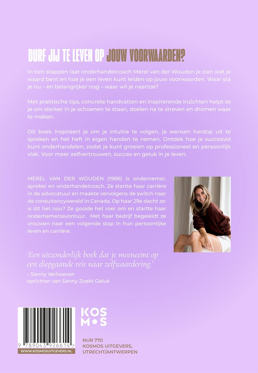Boekcover met tekst en een foto van een lachende vrouw die op een stoel zit. De titel is 'DURF JIJ JE LEVEN OP JOUW VOORWAARDEN?'.