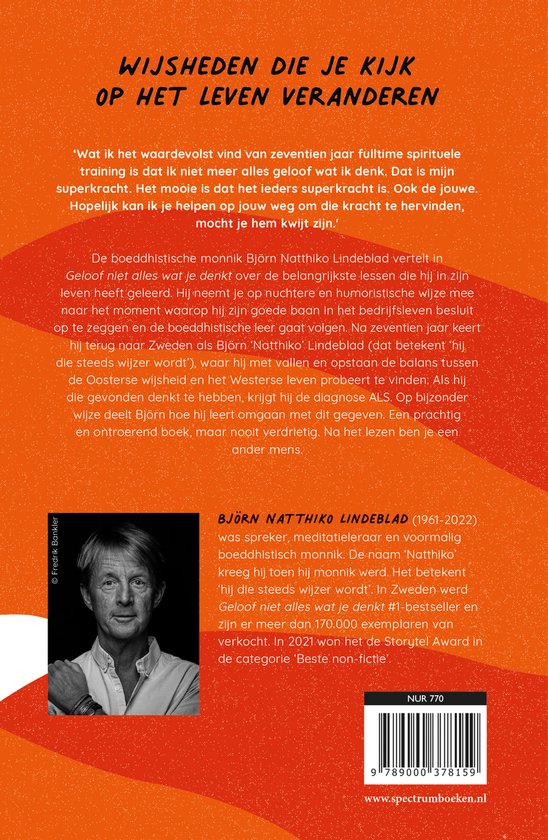 Boek met portret van Björn Natthiko Lindeblad, titel 'Wijsheden die kijk op het leven veranderen'. Oranje achtergrond.