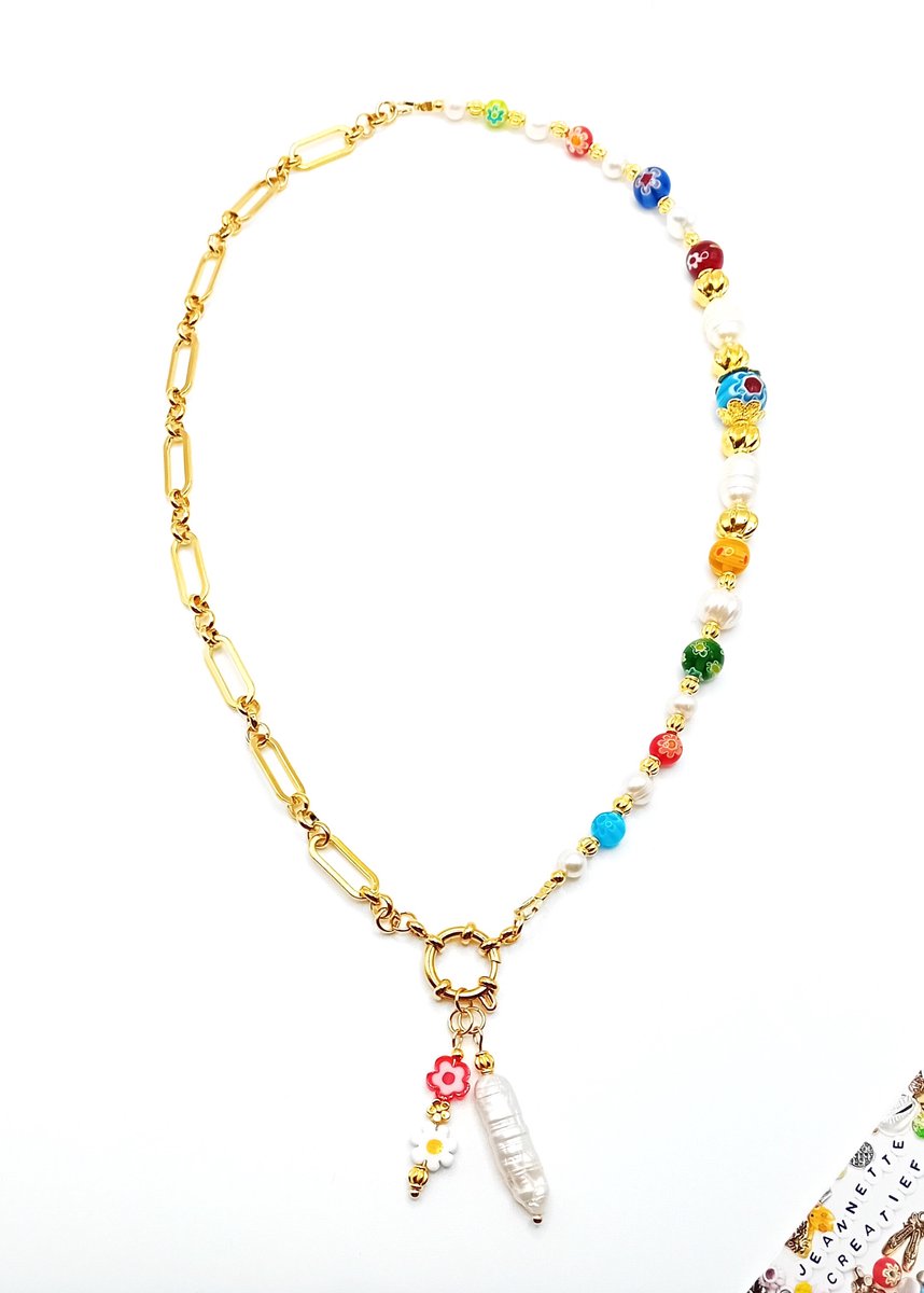 Jeannette-Creatief® - Parelketting - Zoetwaterparels - Zoetwaterparels & Millefiori kralen - Ketting met bedels - Barok - Asymmetrische ketting - RVS Gouden Boeislot - Ketting - Collier - Zoetwaterparelketting - Parelketting - Valentijn - Moederdag