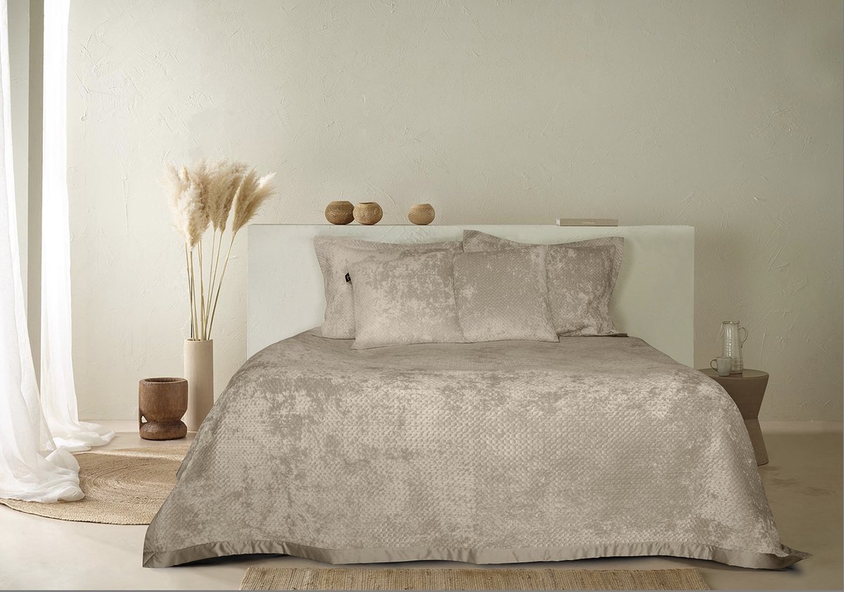 LINNICK Velvet Sprei - Bronze - 220x260cm - Bedsprei 2 persoons - Luxe Fluwelen Bedsprei - Bedsprei 220x260 — cadeau in Wonen & Interieur - foto 4