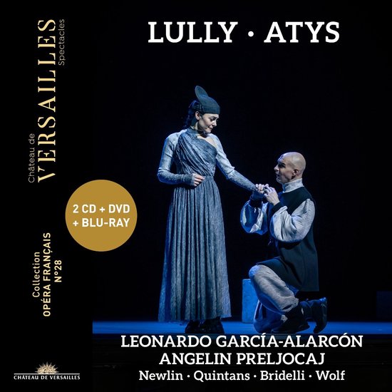 Un homme s'agenouille devant une femme en robe grise longue avec un chapeau. Texte : LULLY ATYS.